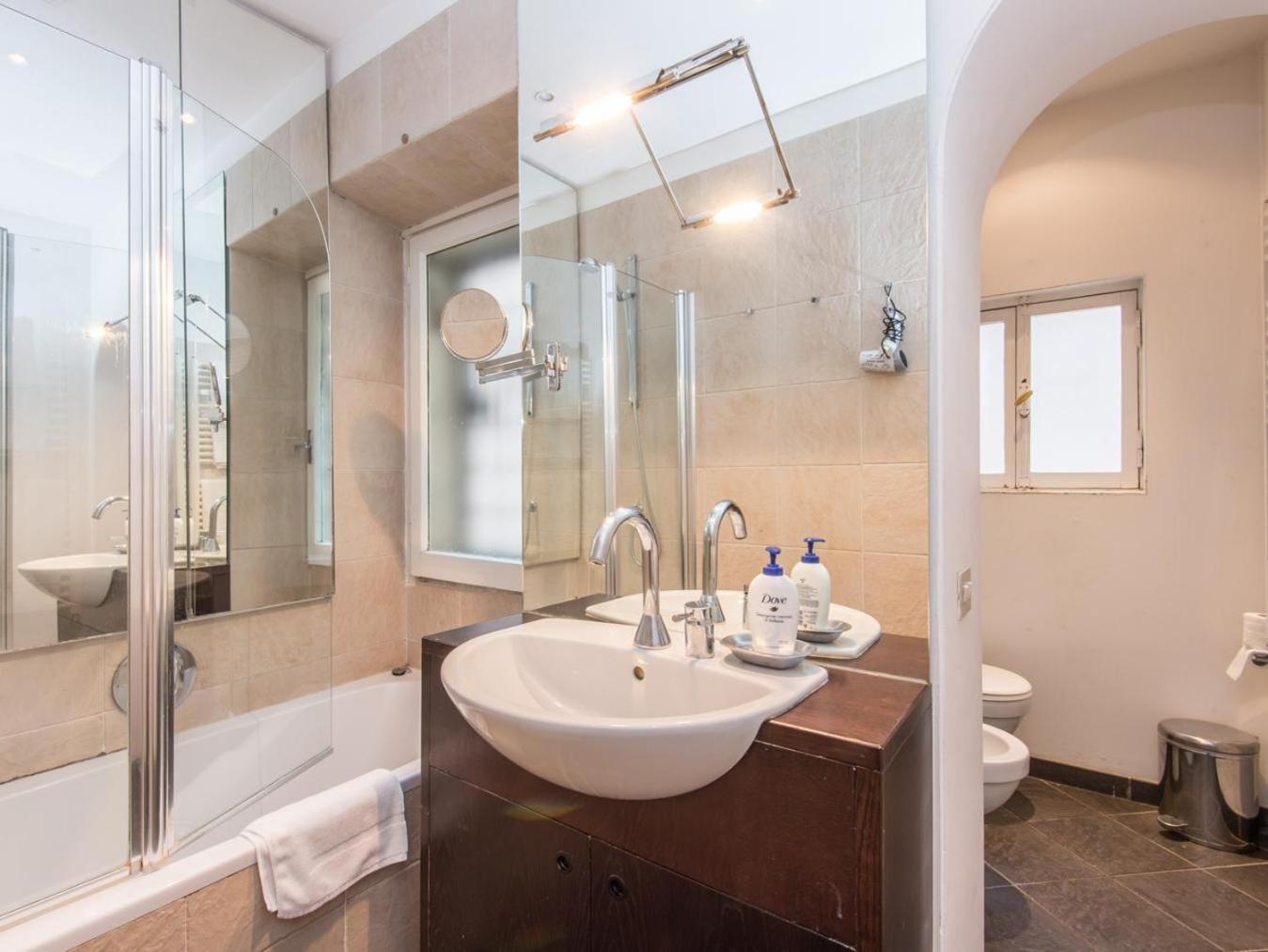 Spacious 2br In The Historic Center Rome