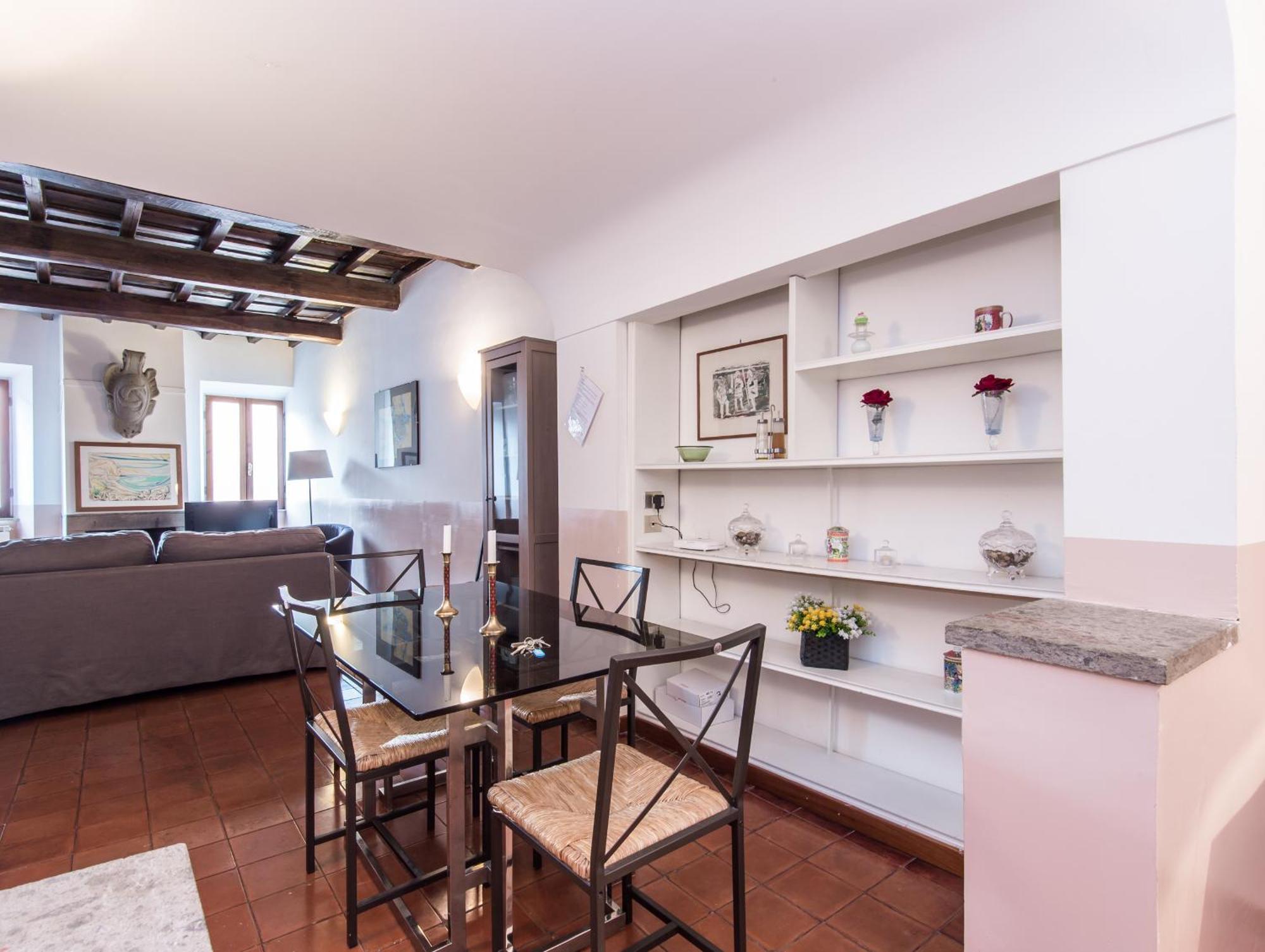 Spacious 2br In The Historic Center Apartment Rome
