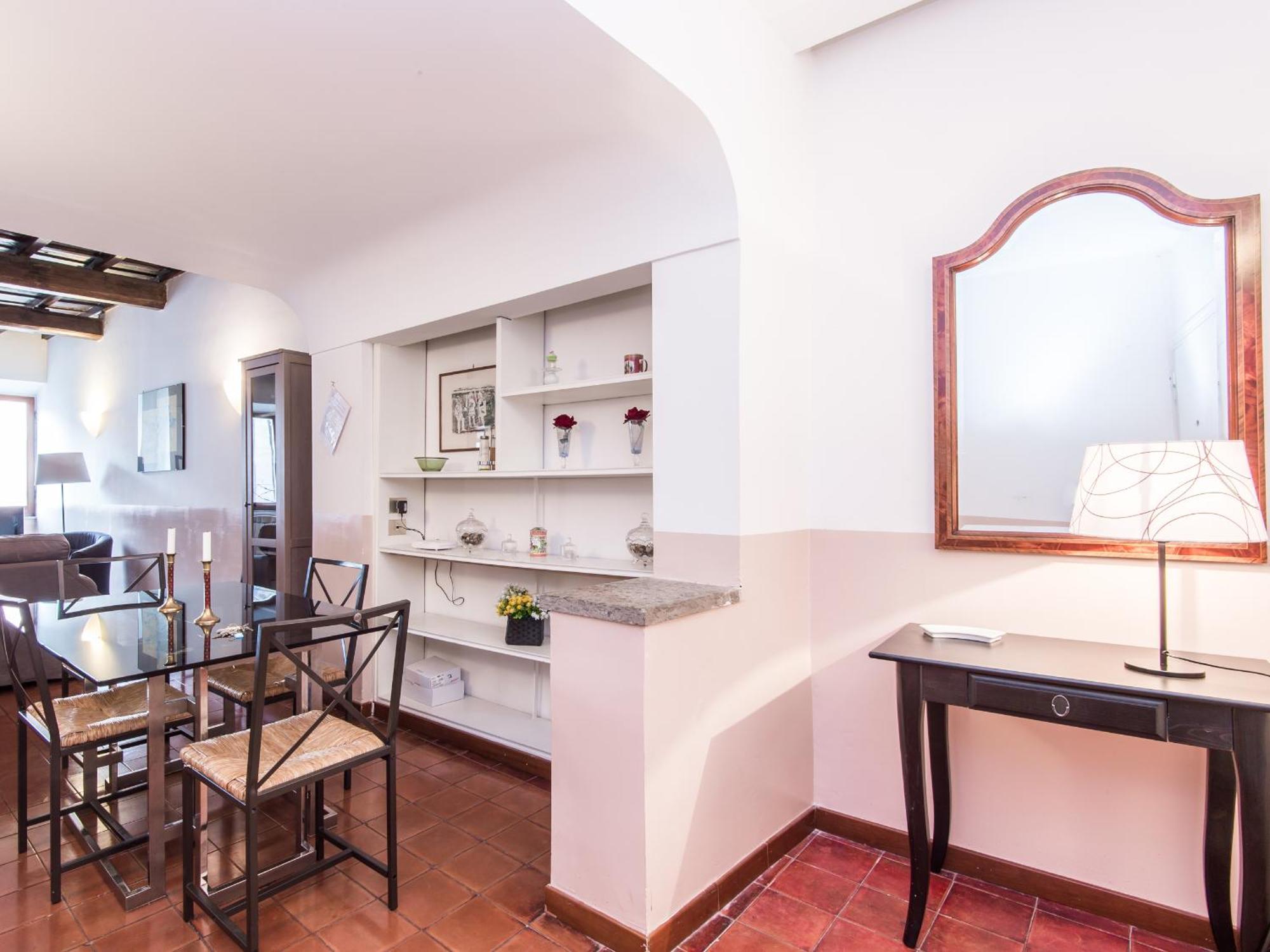 Spacious 2br In The Historic Center Apartment