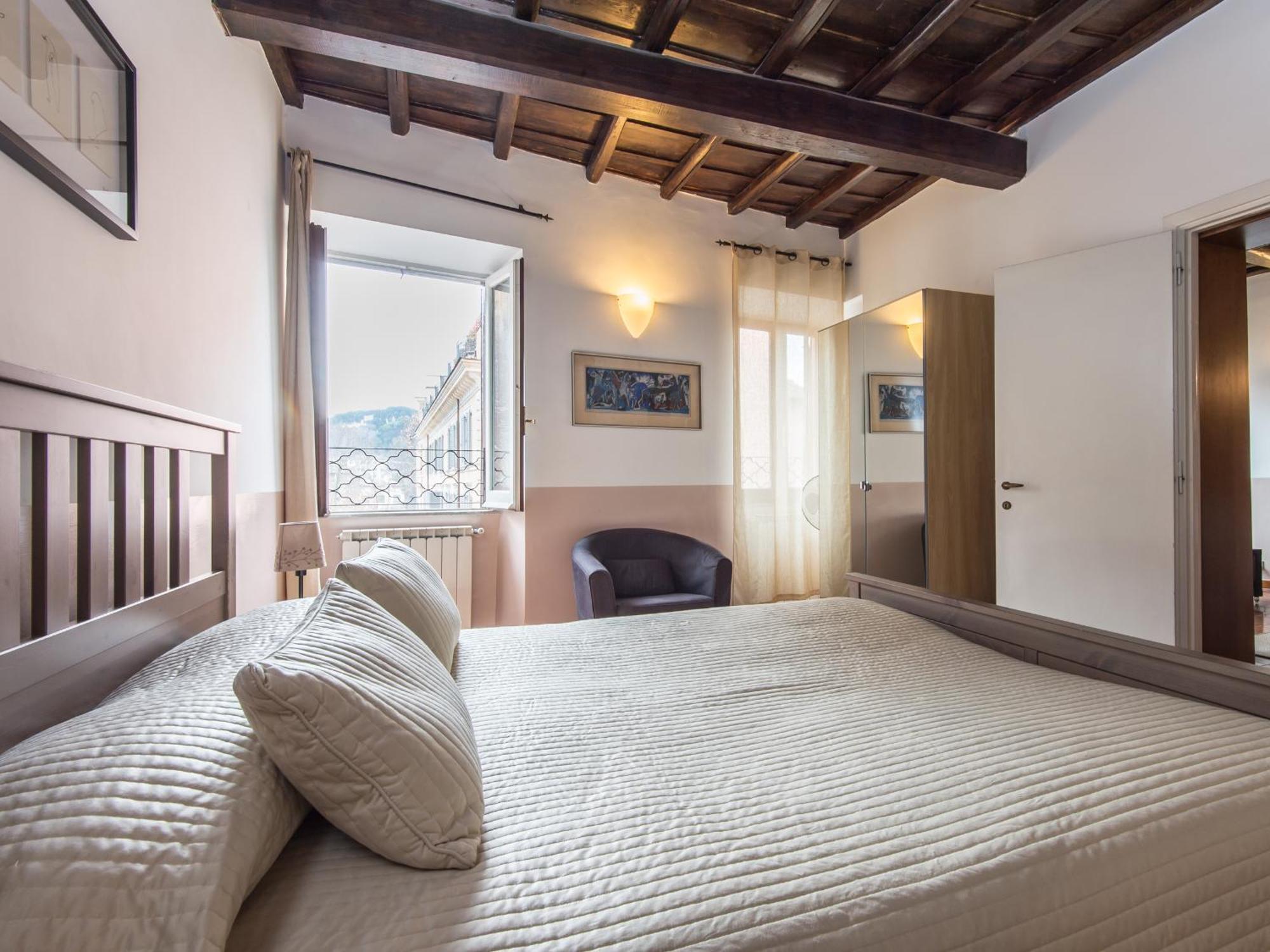 Spacious 2br In The Historic Center Apartment Rome